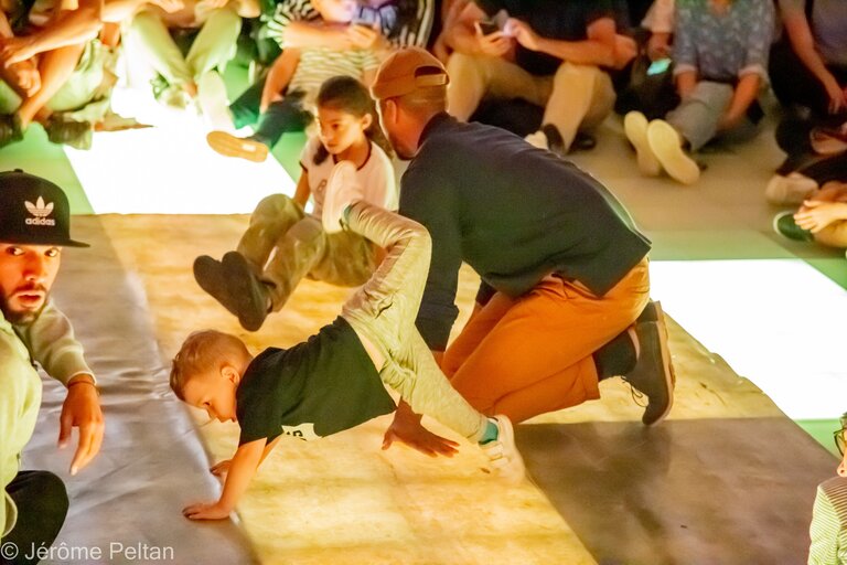 Hip Hip Hop Hourra création 2023 Jeune et Tout public spectacle danse battle hip hop par François Bazenet de la Compagnie Primitif